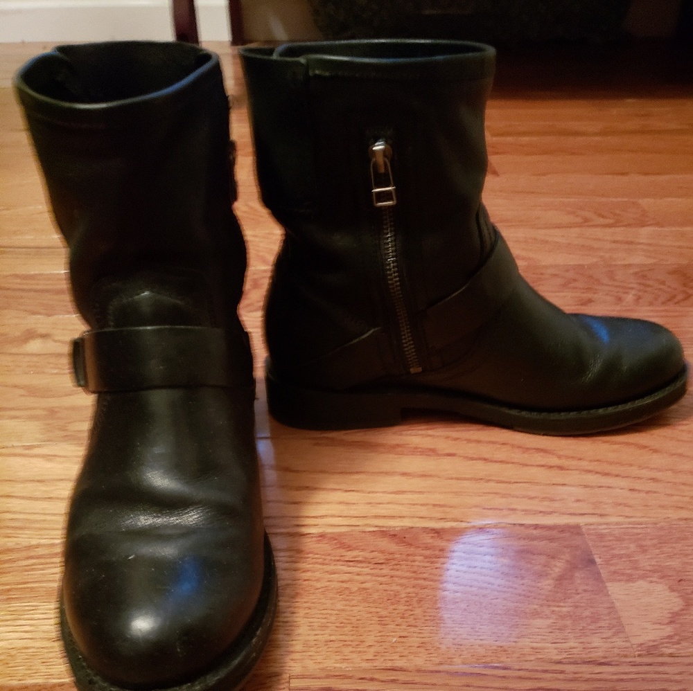 OluKai Boots